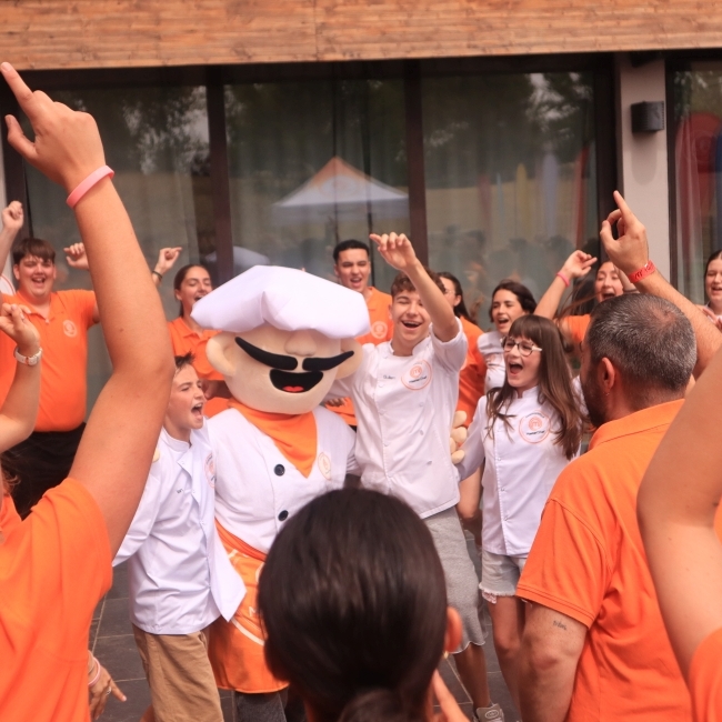 Nuestro equipo de monitores y profesores de cocina harán que tu estancia sea inolvidable
